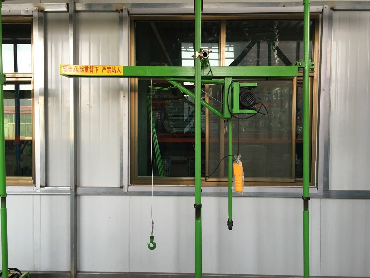 立柱直滑吊運(yùn)機(jī)